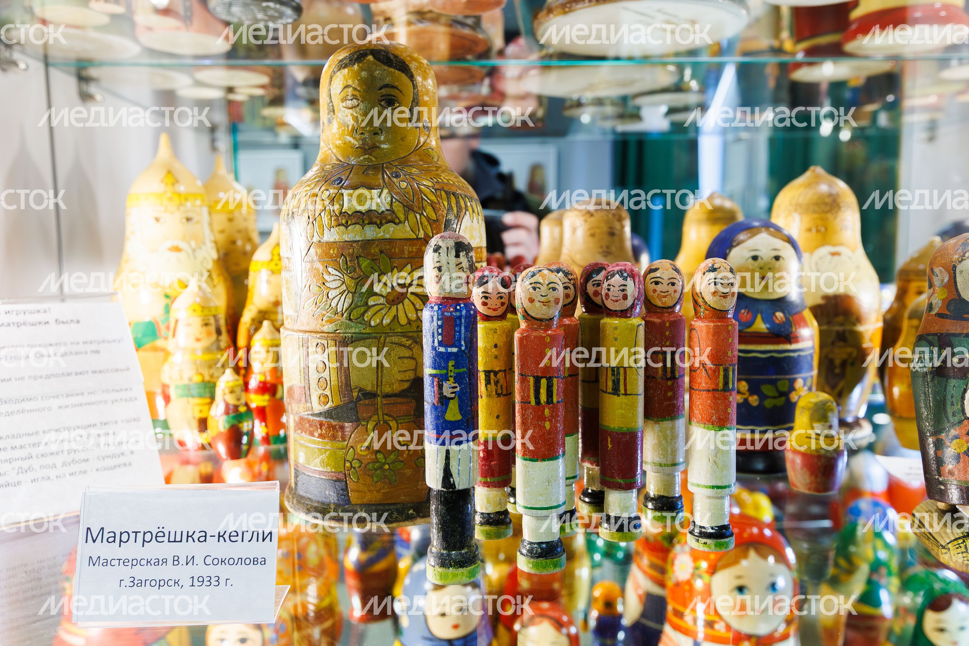Выставка матрешек «В гостях у бабушки Матрены. Семья в сборе» в Музее частных коллекций Сергиева Посада Выставка матрешек «В гостях у бабушки Матрены. Семья в сборе» в Музее частных коллекций Сергиева Посада