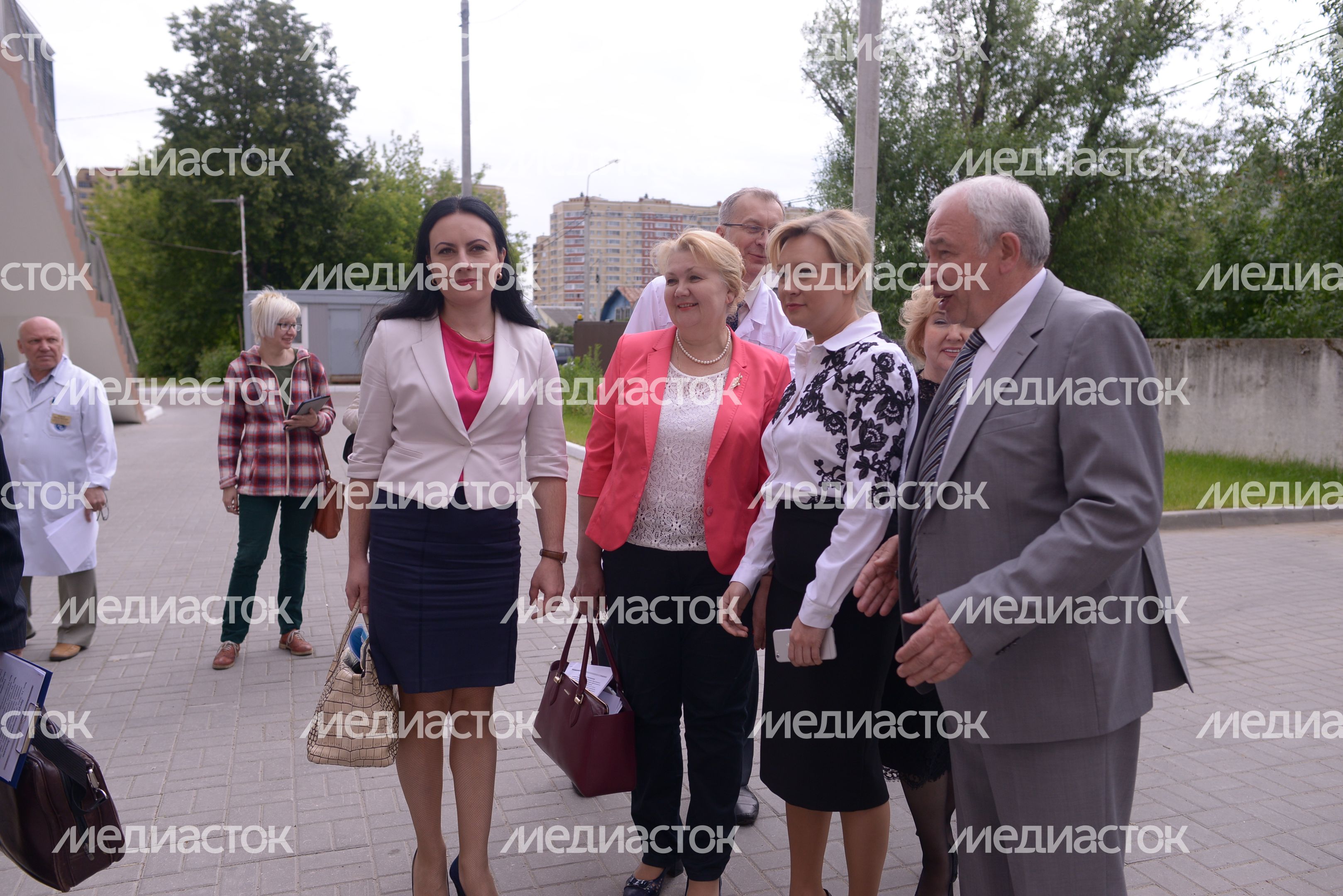 О. Забралова и Н. Суслонова посетили Домодедовскую больницу