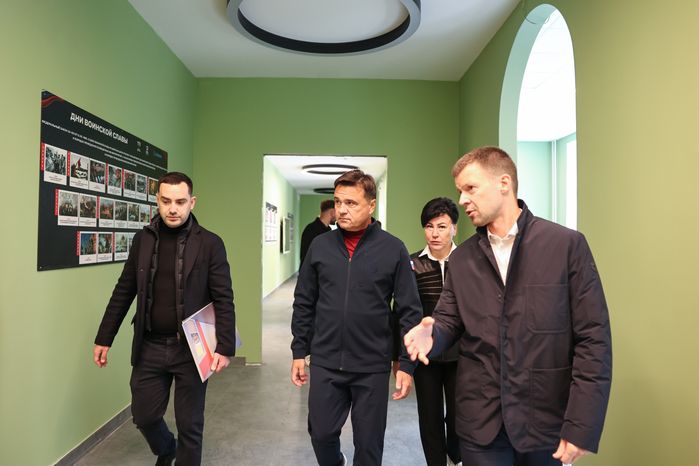 Андрей Воробьев проверил готовность школы № 32 в Балашихе после капремонта
