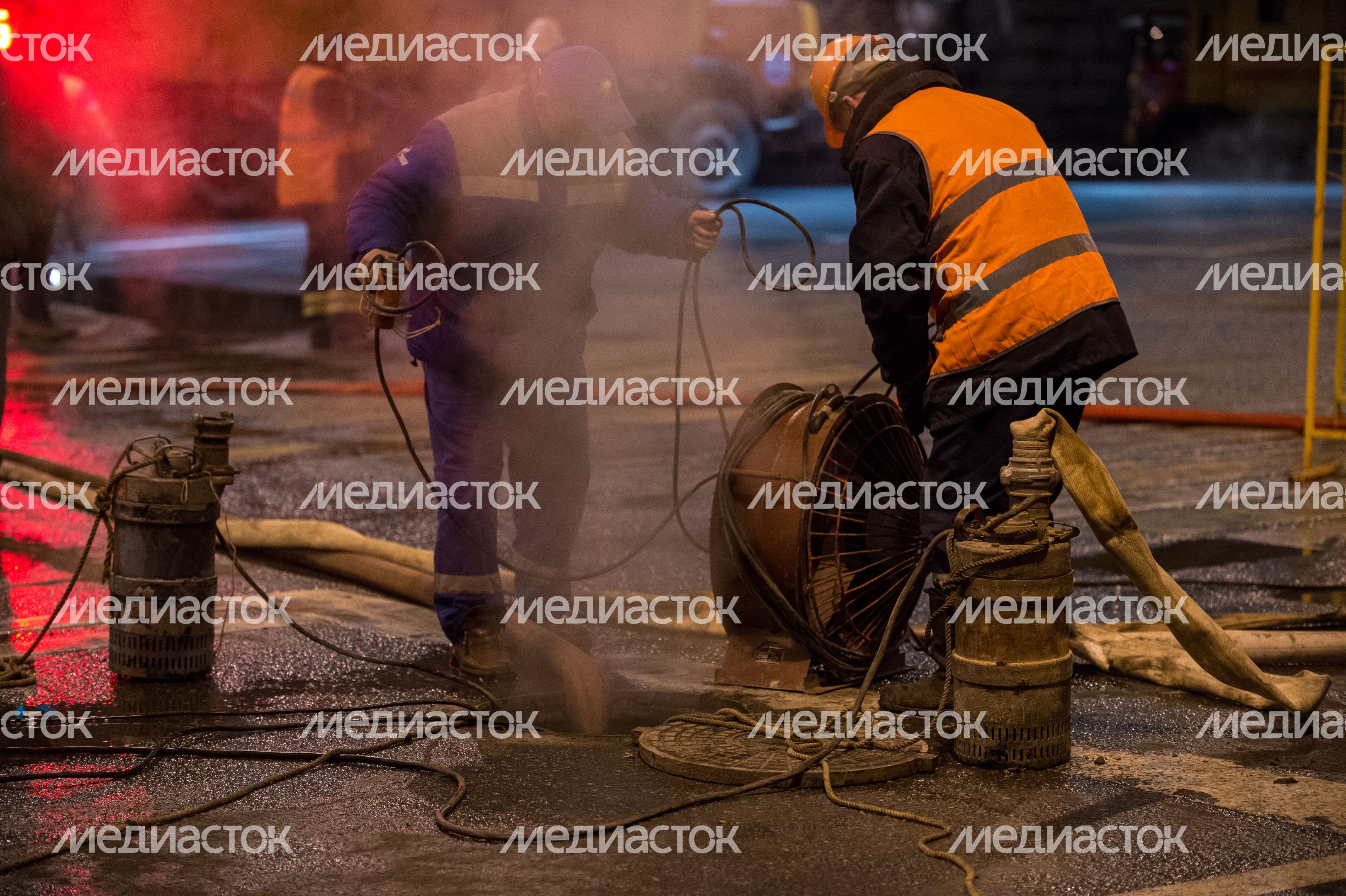 Прорыв трубы в центре Москвы Прорыв трубы в центре Москвы