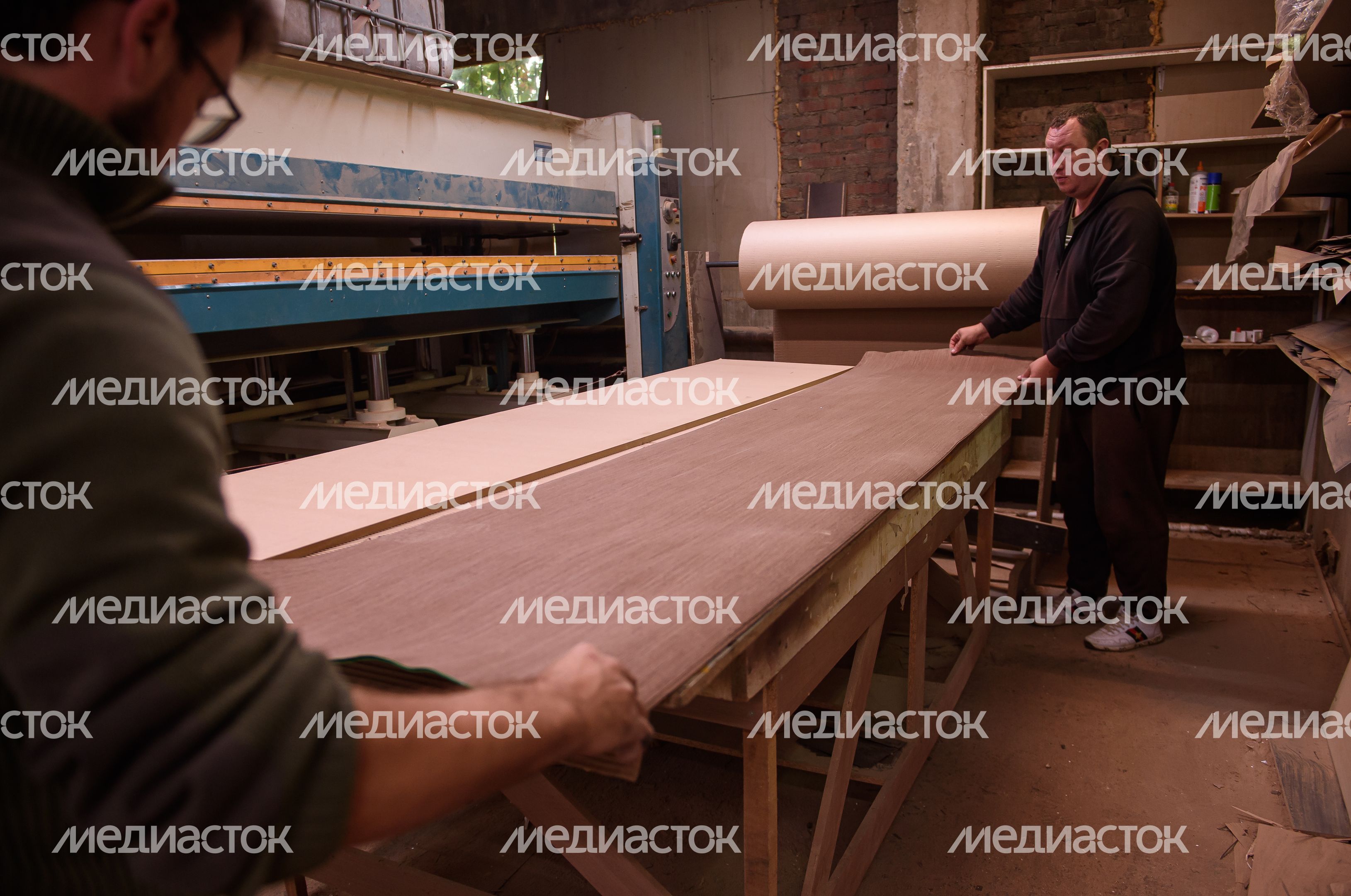 Подмосковное производство гардеробных систем Monoform Подмосковное производство гардеробных систем Monoform