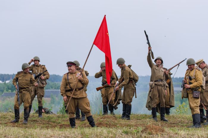 Эпизод Курской битвы под Прохоровкой на военно-исторической реконструкции в Центральном парке «Патриот»