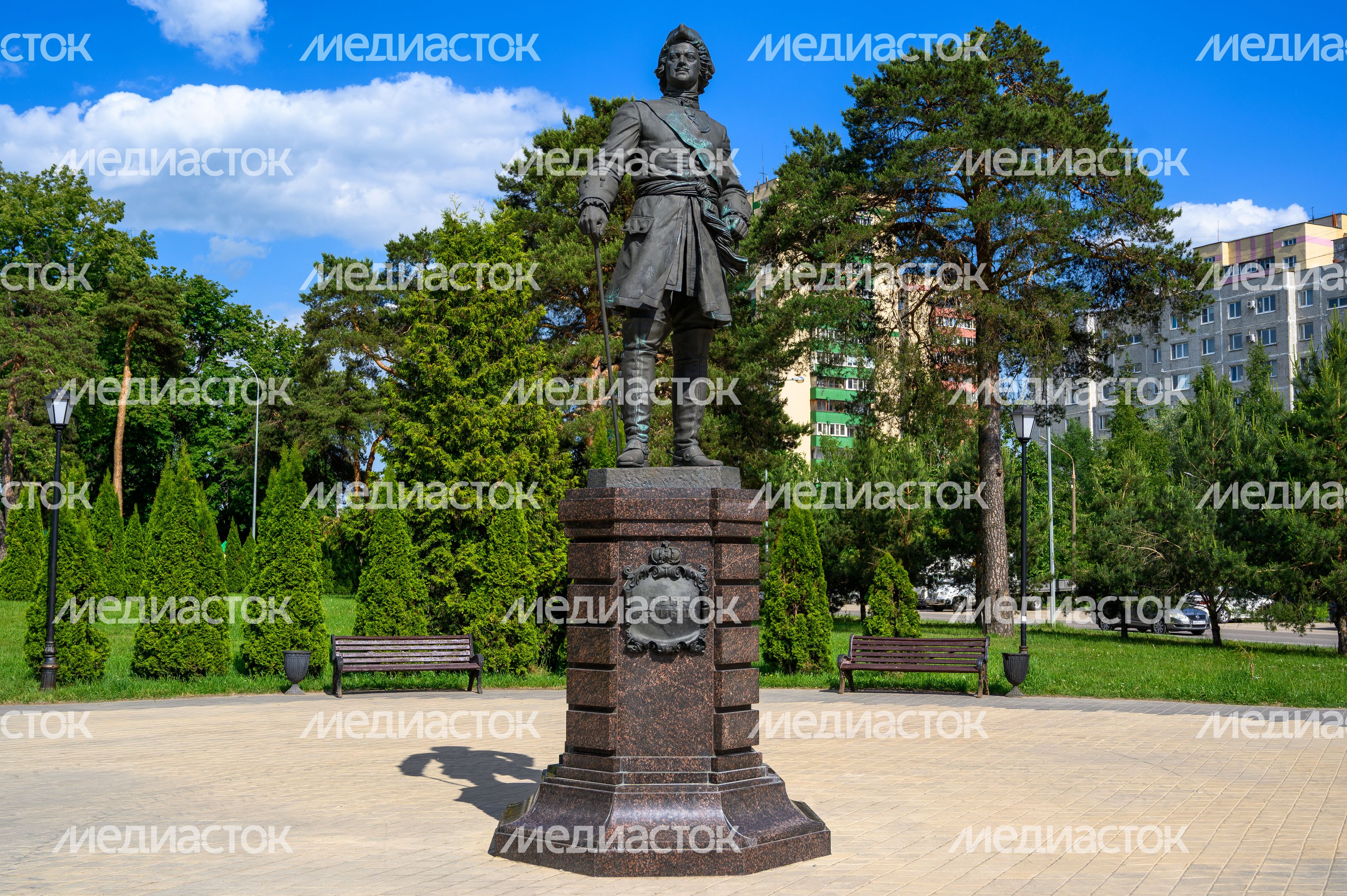 Скульптурная композиция «Петр I» в Никольском парке города Лосино-Петровский Скульптурная композиция «Петр I» в Никольском парке города Лосино-Петровский