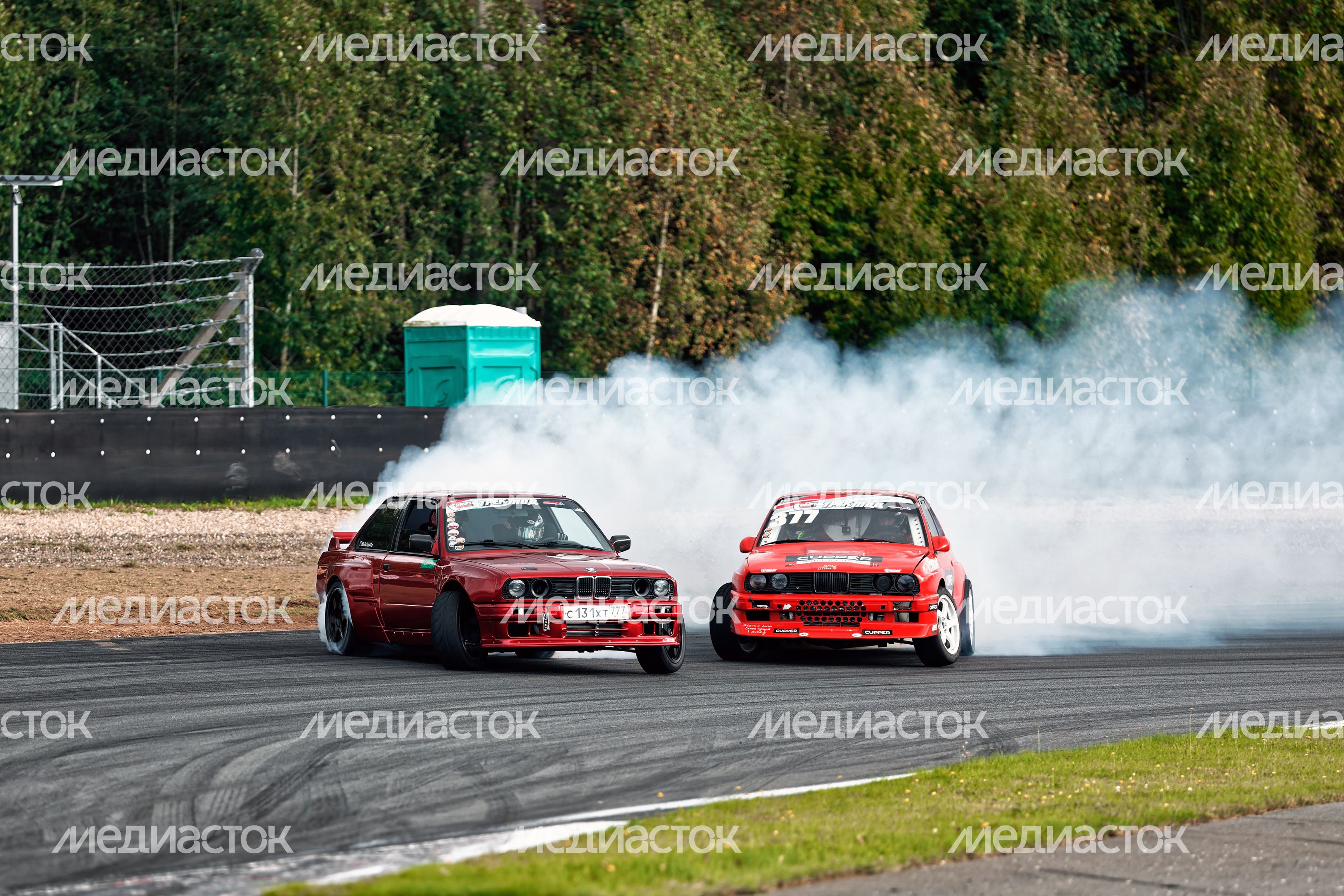 Дрифт-гонка автомобилей по автодрому Moscow Raceway на фестивале «Дрифт Экспо» в Волоколамске Дрифт-гонка автомобилей по автодрому Moscow Raceway на фестивале «Дрифт Экспо» в Волоколамске
