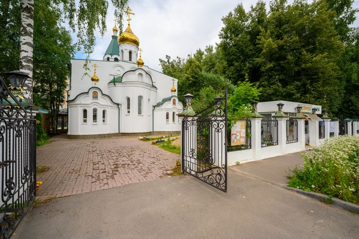 Храм Пантелеймона Целителя на территории Центральной районной больницы в Пушкино