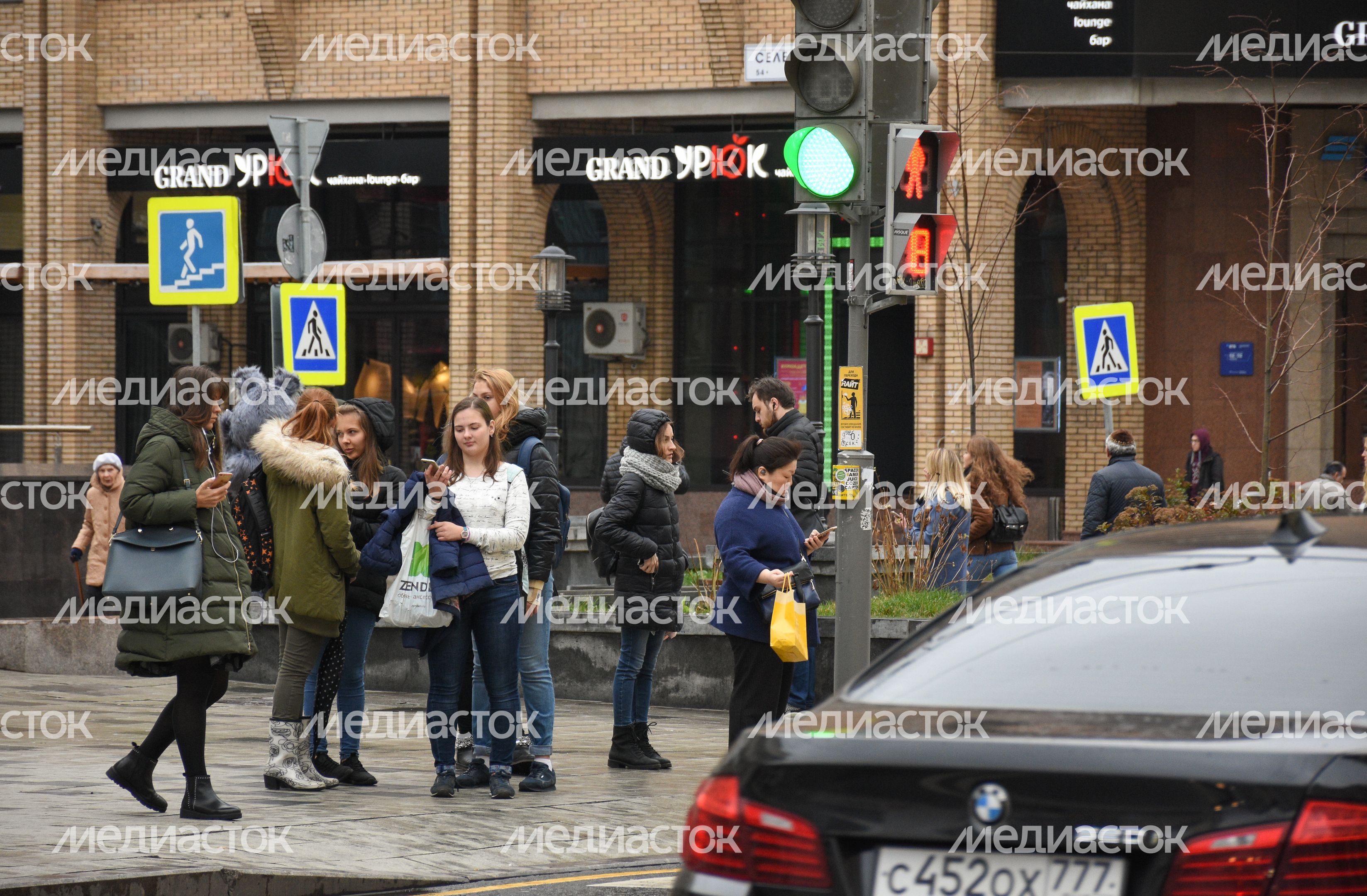 Повседневная жизнь города в Москве осенью