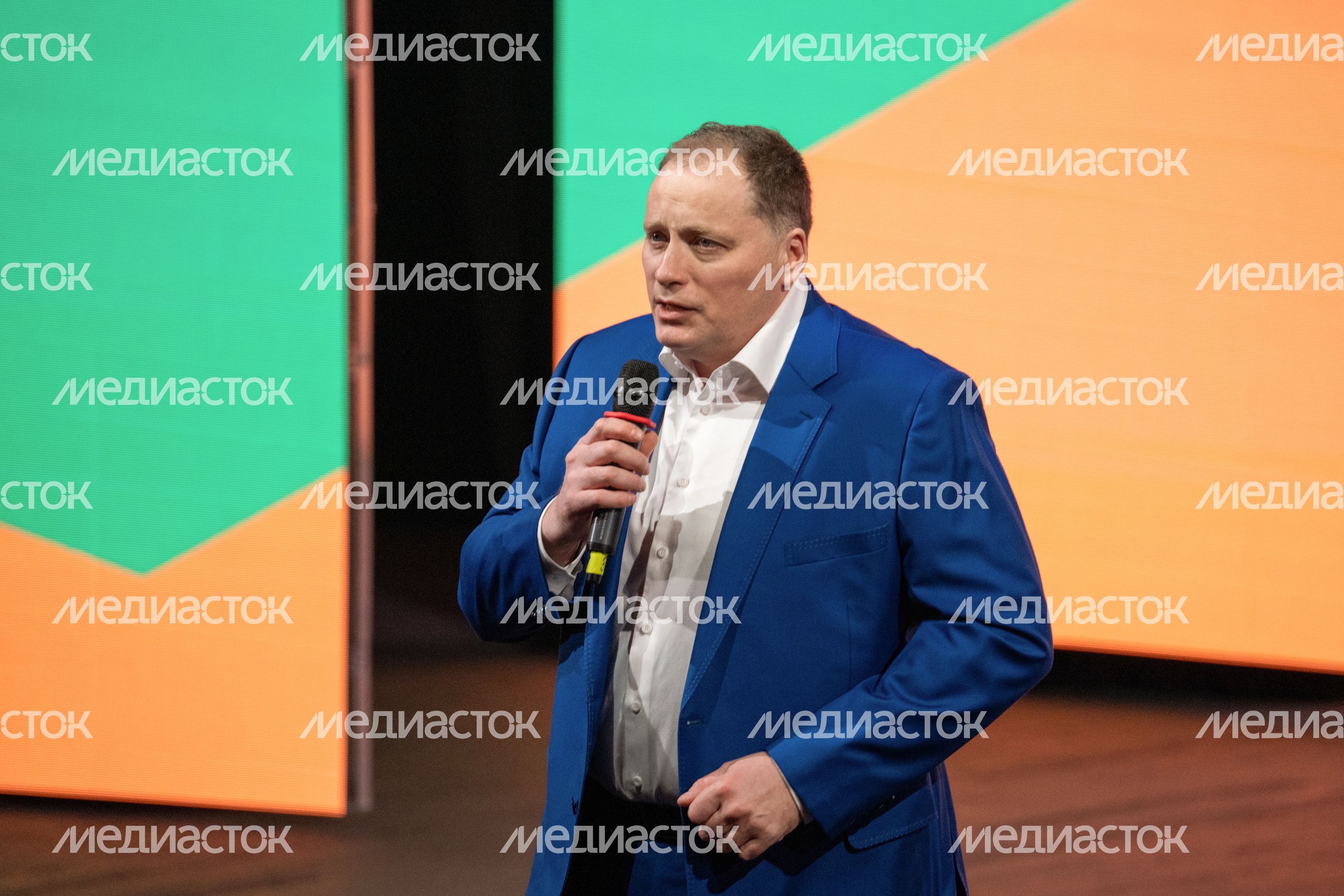 Вице-губернатор Московской области Евгений Хромушин на торжественном мероприятии ко Дню работника ЖКХ в Мытищах