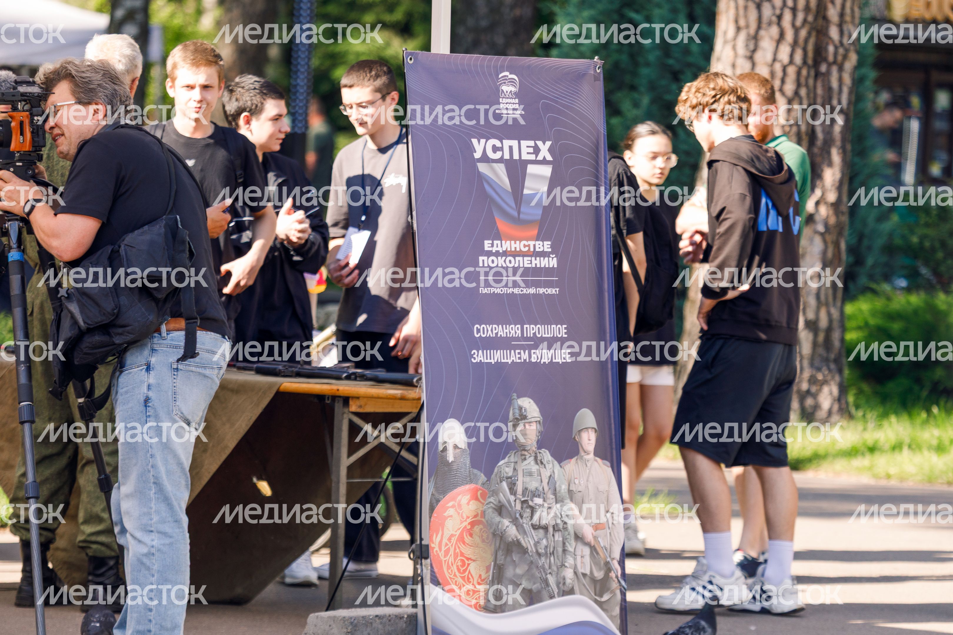 Выставка оружия на патриотическом фестивале «Гордость поколений» в Ногинске Богородского округа