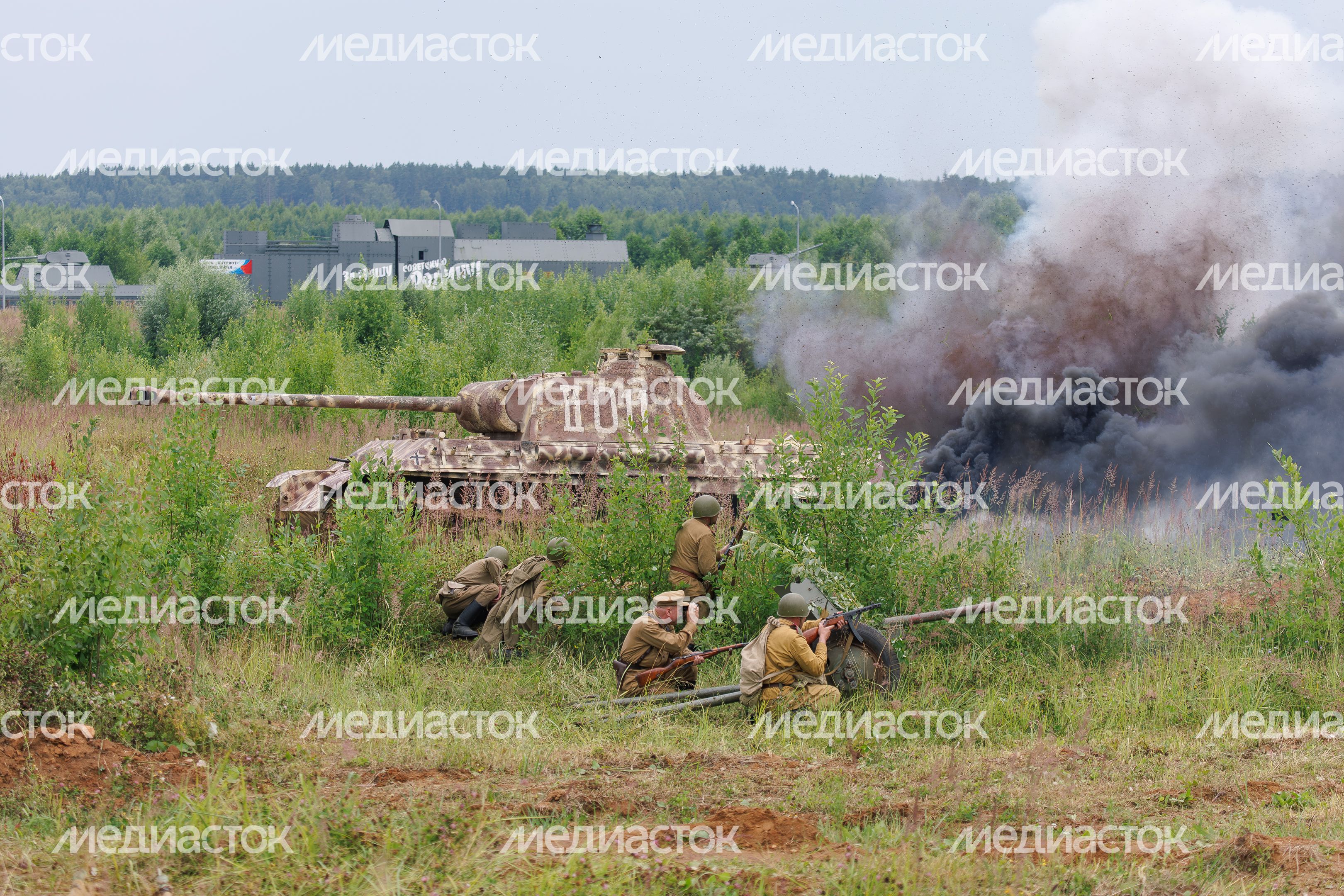 Эпизод Курской битвы под Прохоровкой на военно-исторической реконструкции в Центральном парке «Патриот»