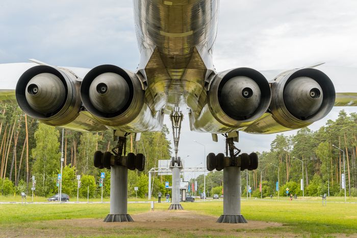 Памятник Ту-144