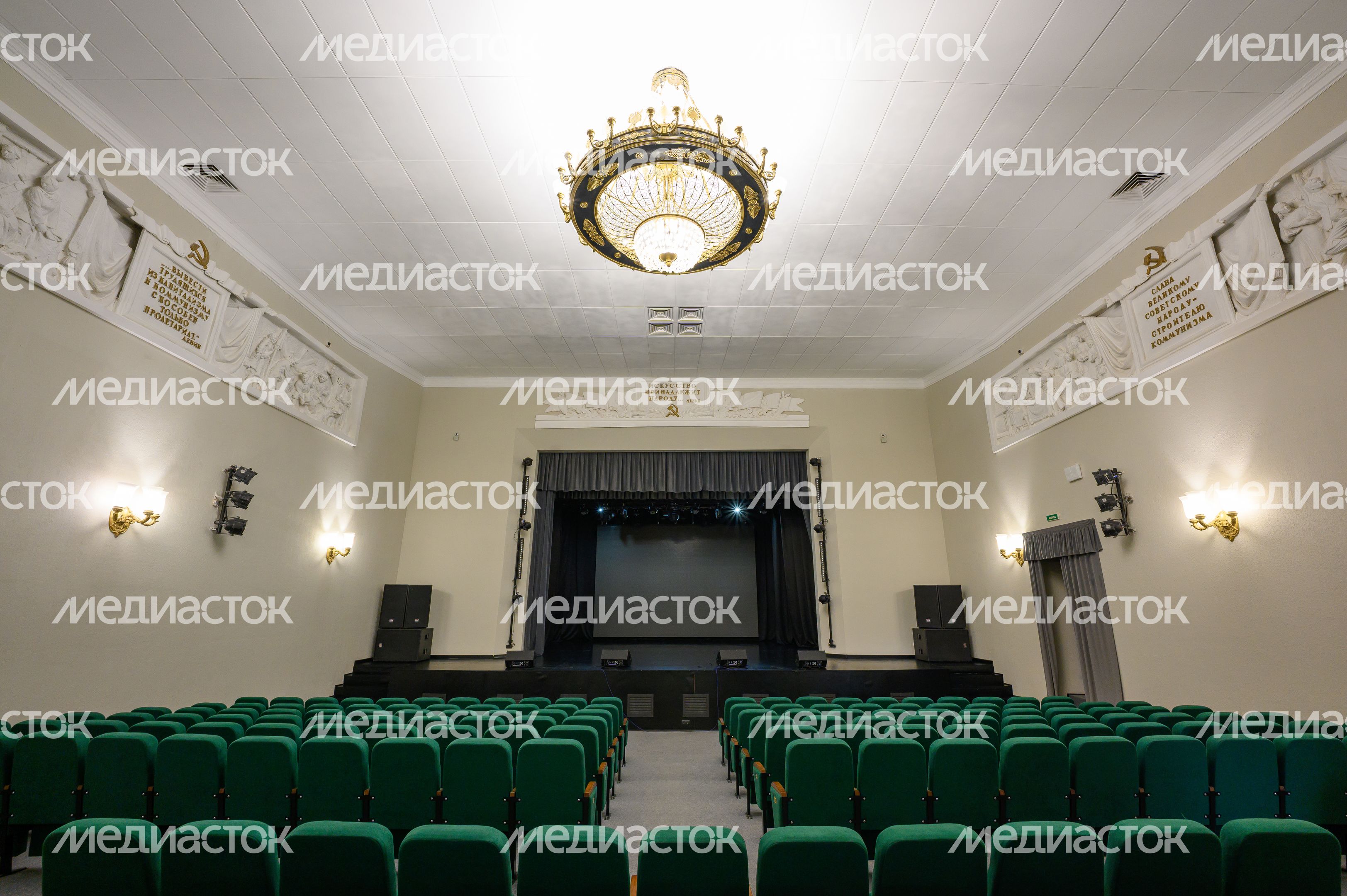 Большой концертный зал в Центре культуры «Подмосковье» микрорайона Пироговский округа Мытищи после ремонта Большой концертный зал в Центре культуры «Подмосковье» микрорайона Пироговский округа Мытищи после ремонта