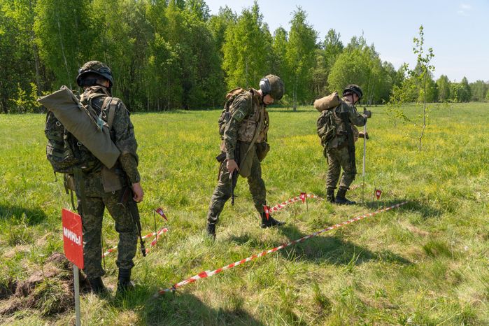 Военно-техническая игра "Арт-дуэль-2024" на аэродроме Волосово