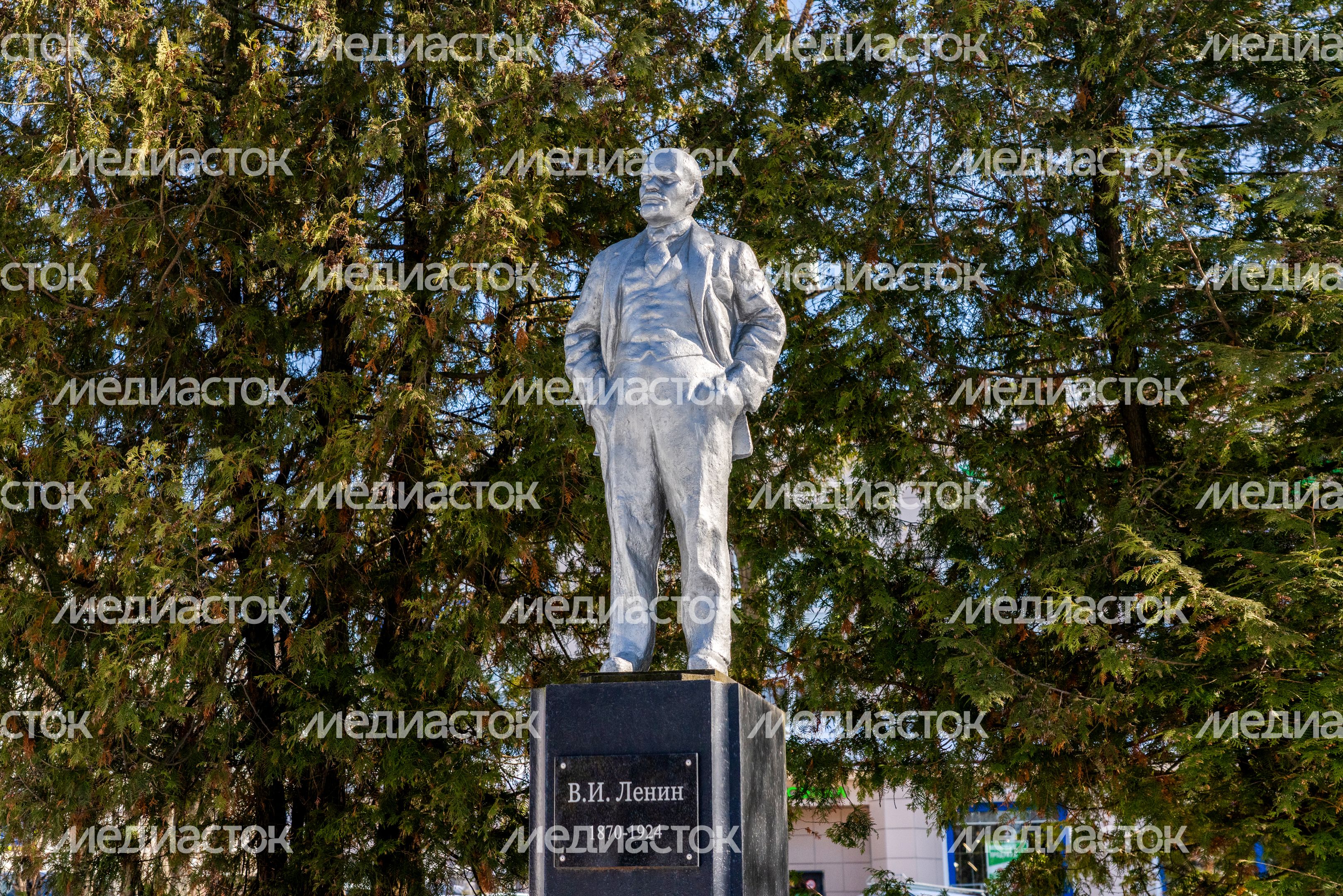 Памятник В. И. Ленину в Чехове Памятник В. И. Ленину в Чехове