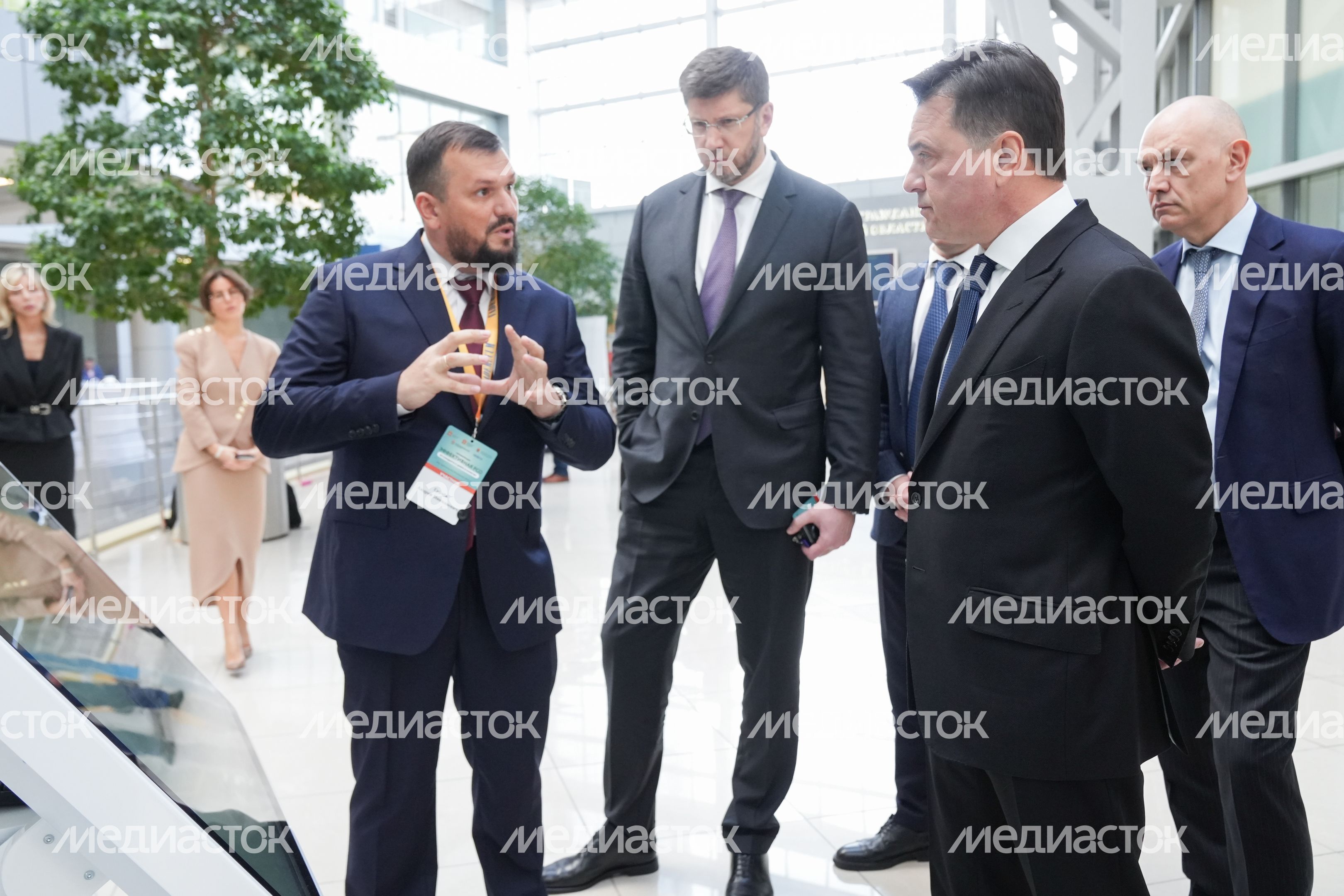 Андрей Воробьев открыл пленарную дискуссию форума "Эффективная РСО: от стандарта к цифре и качеству" Андрей Воробьев открыл пленарную дискуссию форума "Эффективная РСО: от стандарта к цифре и качеству"