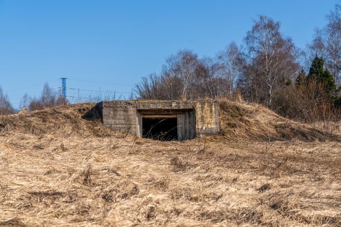 ДОТ рядом с церковью Покрова Пресвятой Богородицы в селе Ельня Можайского округа