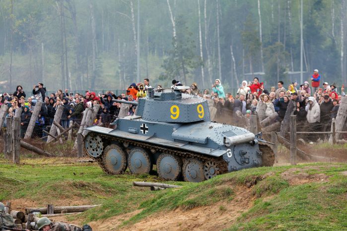 День Победы в Центральном парке «Патриот» Одинцовского округа: военно-историческая реконструкция «В логове зверя»