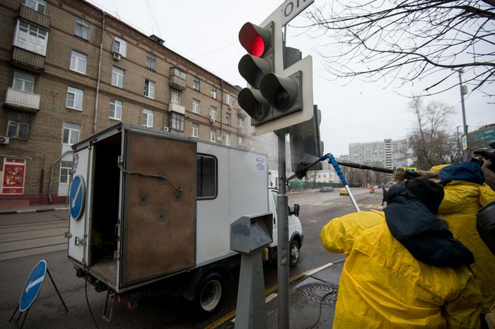 ЦОДД чистит светофоры в Москве