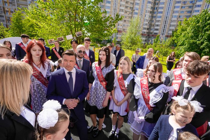 Губернатор поздравил выпускников реутовской СОШ №10 с последним звонком