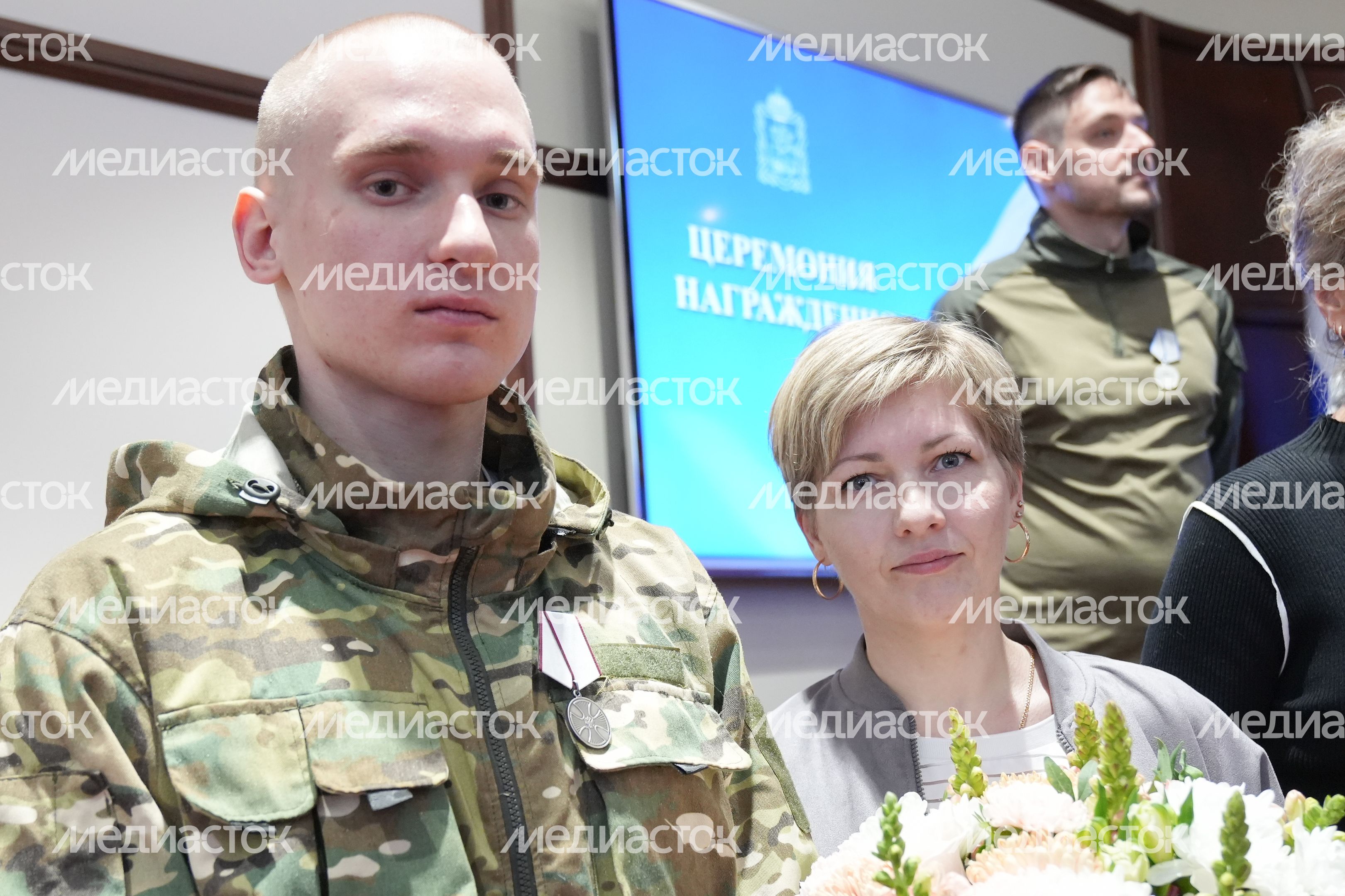 Добровольцам подразделения БАРС вручили государственные награды