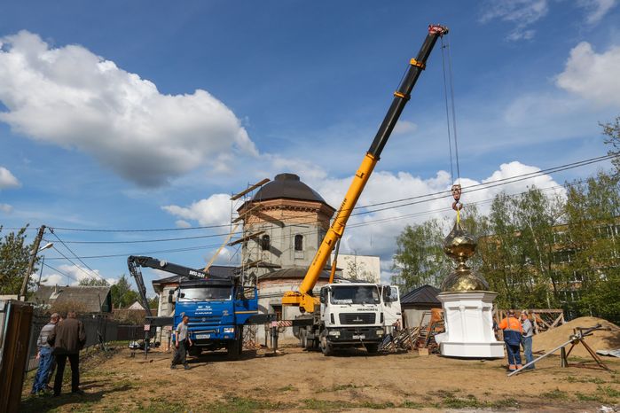 Водружение креста на Борисоглебскую церковь в Рузе