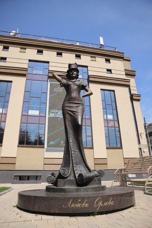 Скульптура Любови Орловой