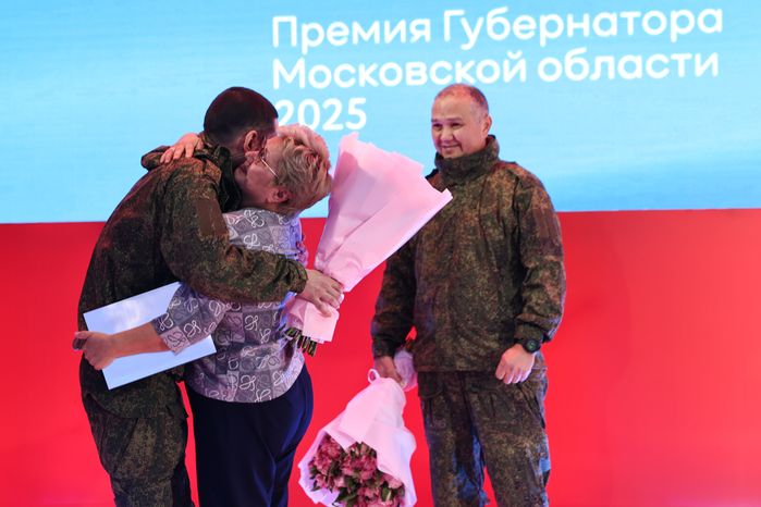 Награждение победителей XIII губернаторской премии "Мы рядом. Доброе дело"