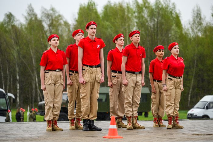 Военно-патриотическая игра «Юнармия, вперед!», посвященная Дню Победы, в Горках Ленинских