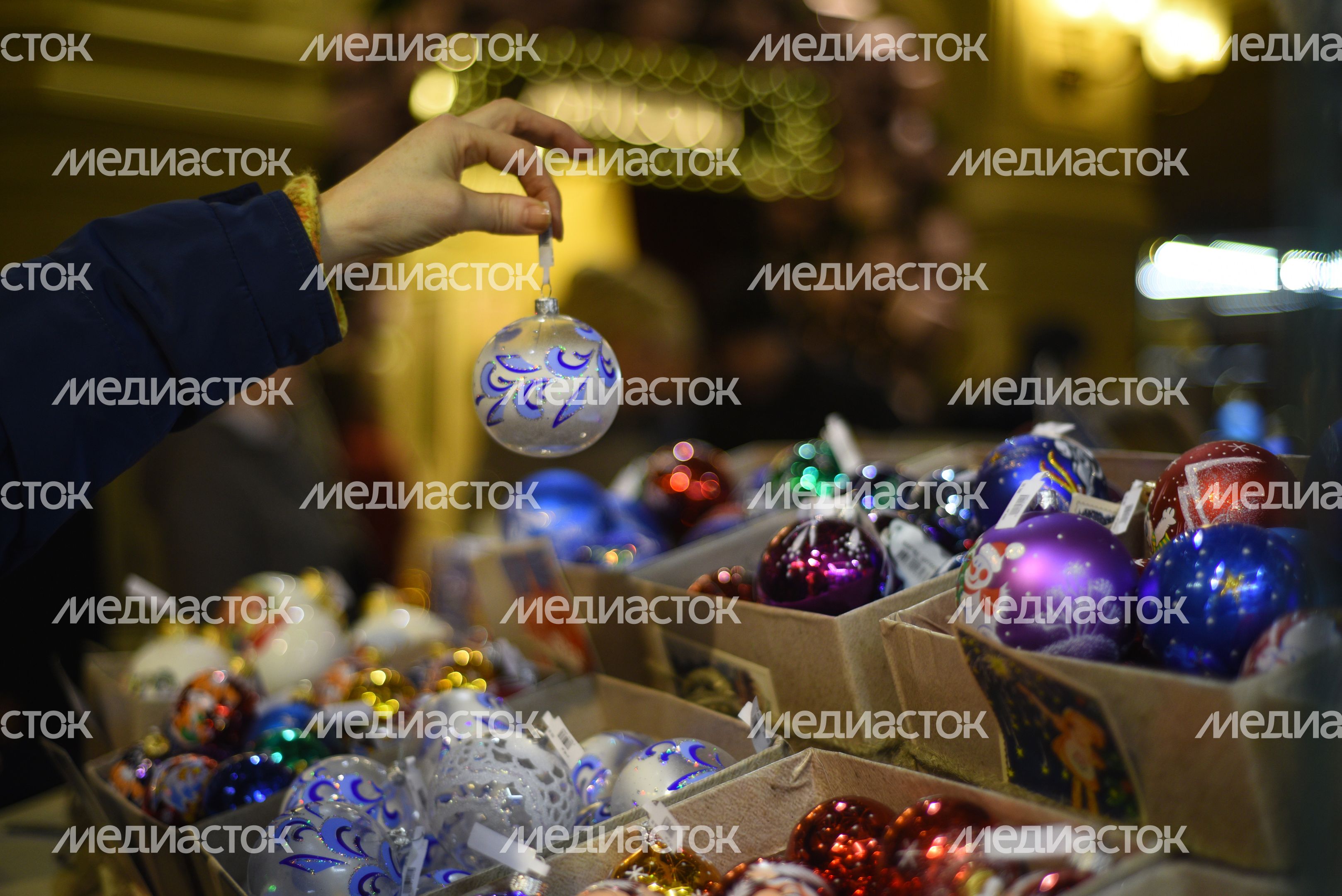 Подготовка к Новому году в Москве
