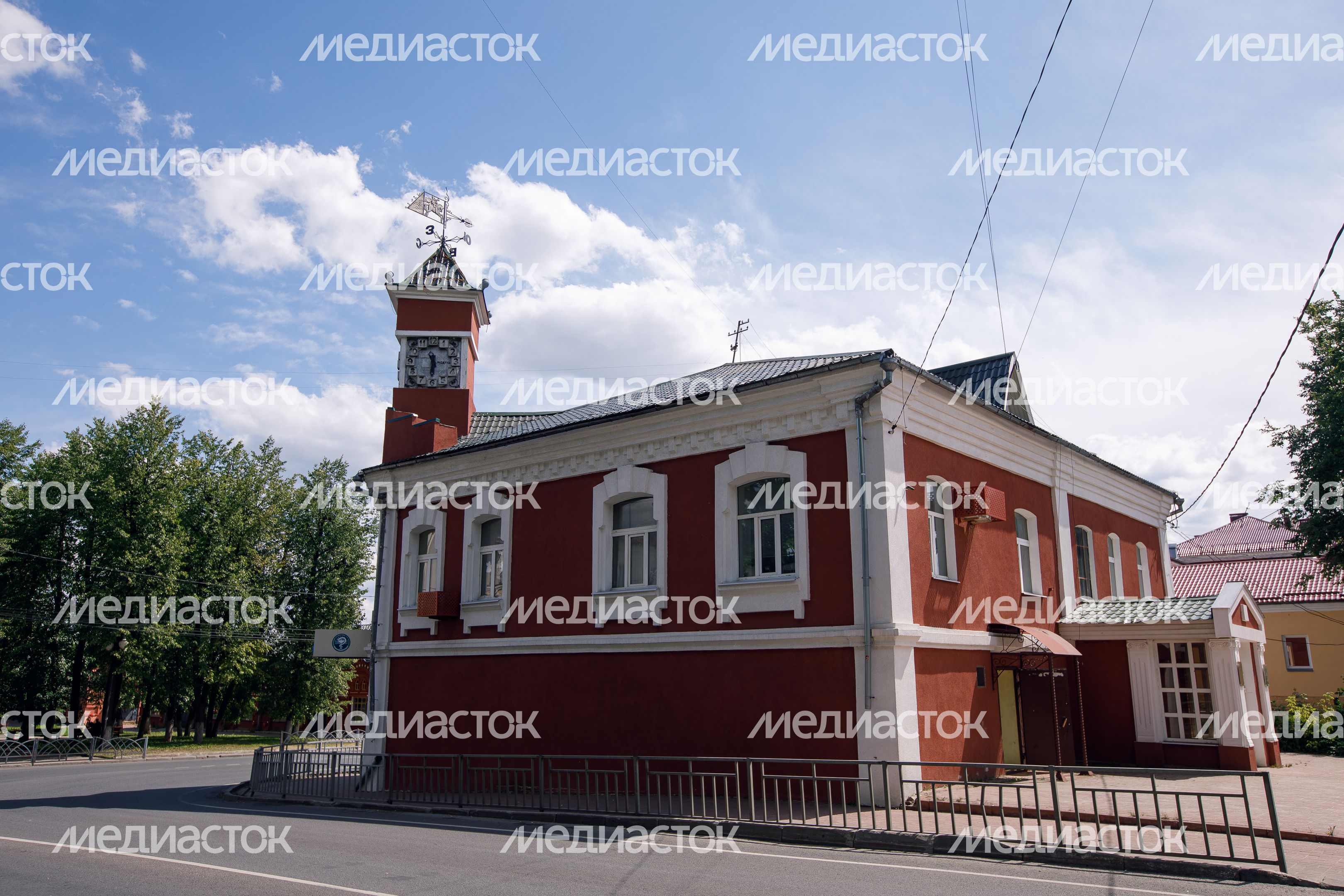 Магазин под часами Магазин под часами