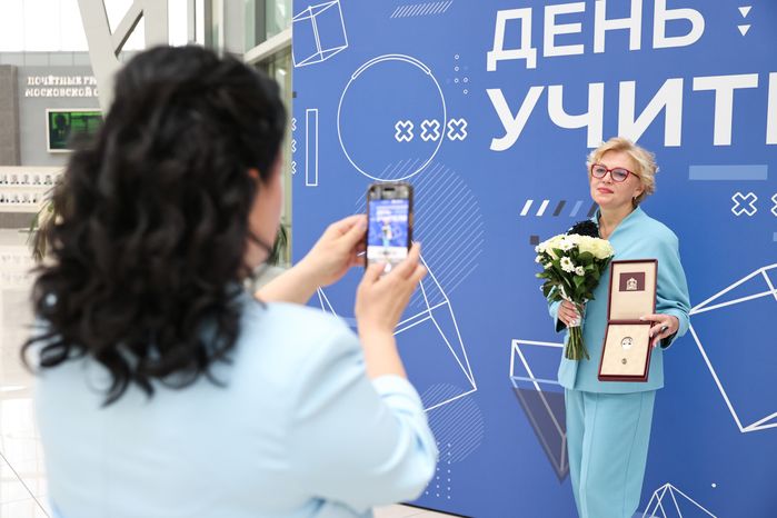 Подмосковных учителей поздравили с профессиональным праздником