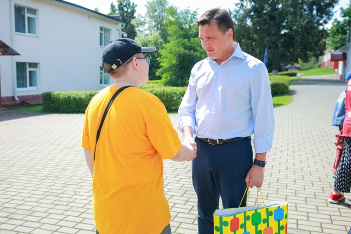 Андрей Воробьев навестил детей участников СВО в оздоровительном лагере "Левково"