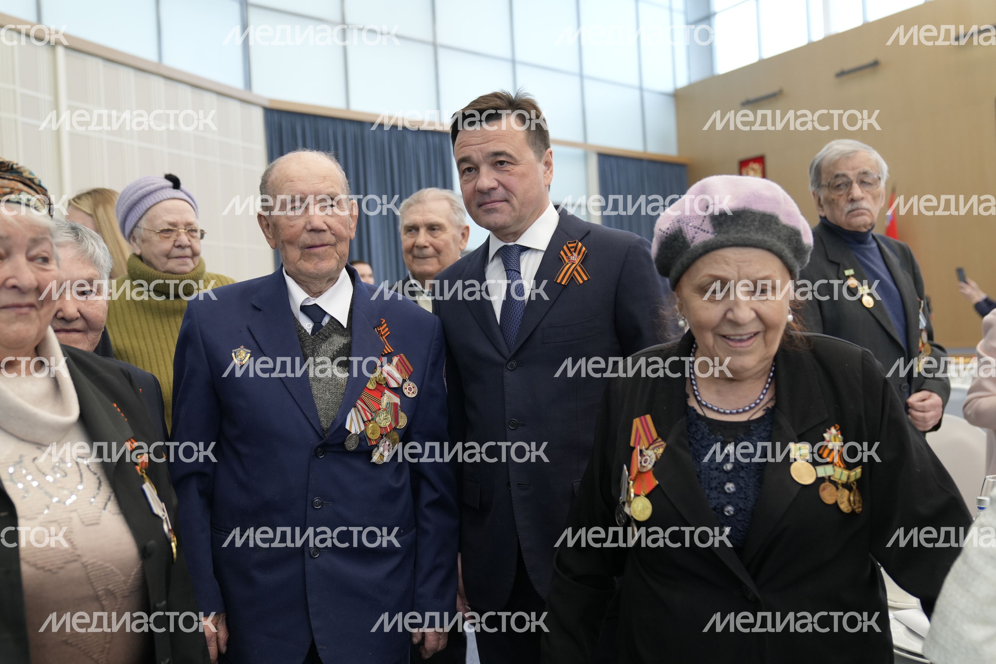Губернатор поздравил ветеранов Великой Отечественной войны с Днём Победы Губернатор поздравил ветеранов Великой Отечественной войны с Днём Победы