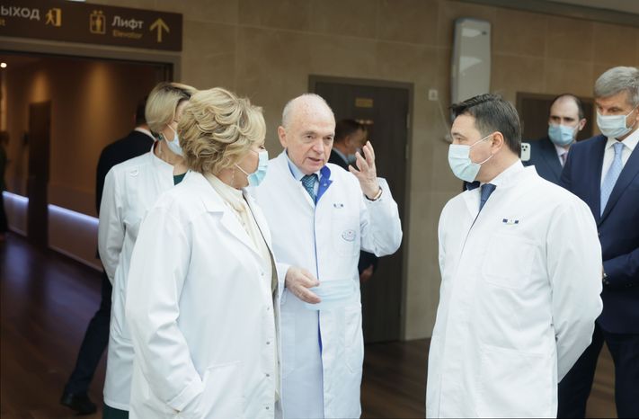 Андрей Воробьев и Валентина Матвиенко посетили Институт ядерной медицины в Химках