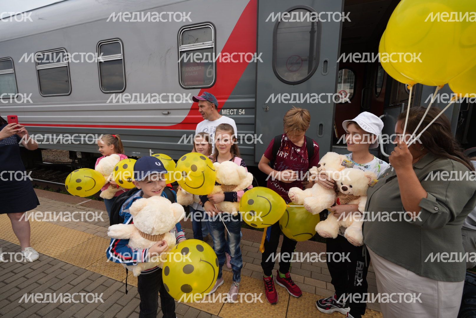 Семья из Подмосковья взяла под опеку 9 детей из ДНР