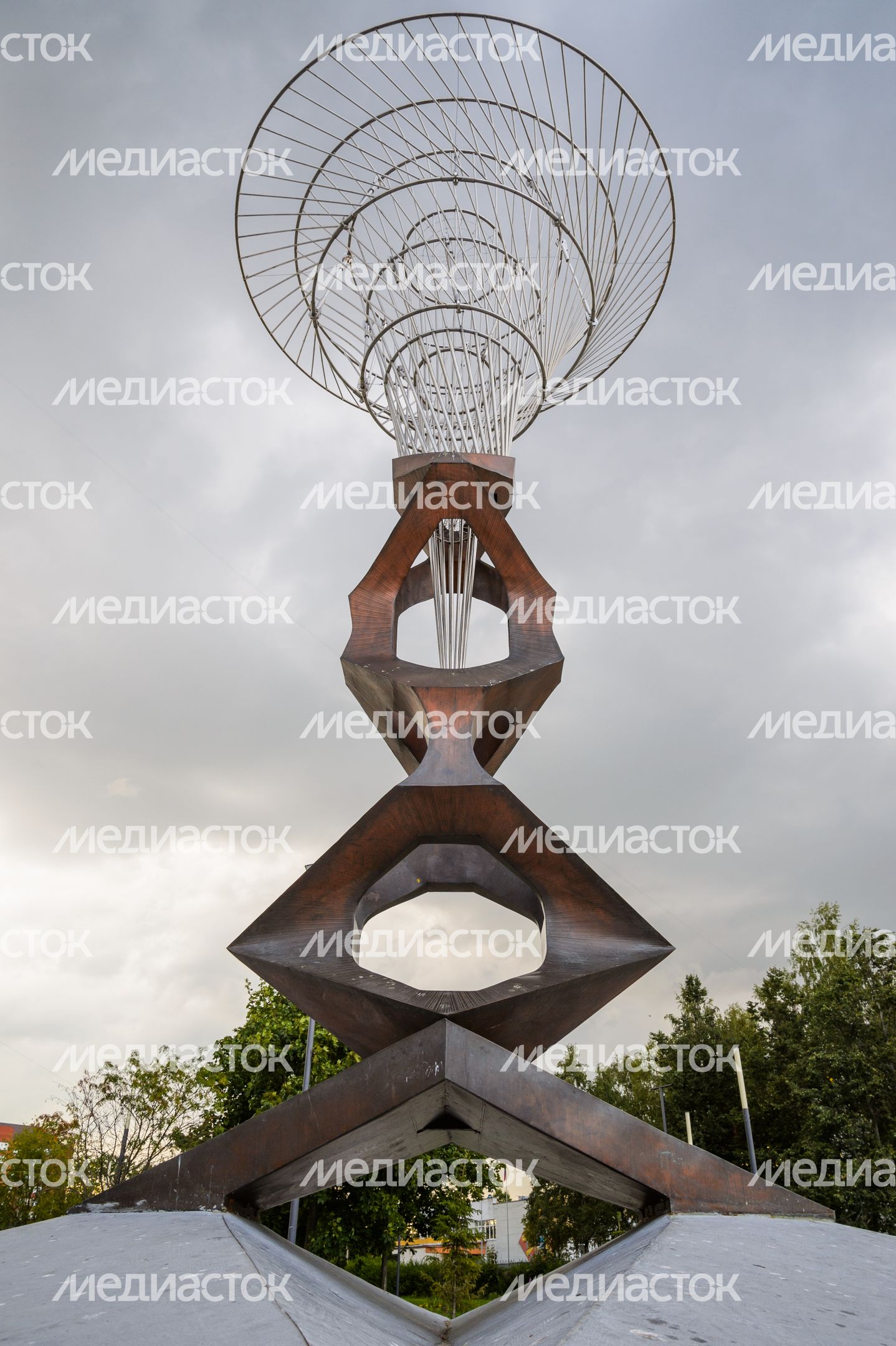 Черноголовка. Сквер имени Исаака Халатникова