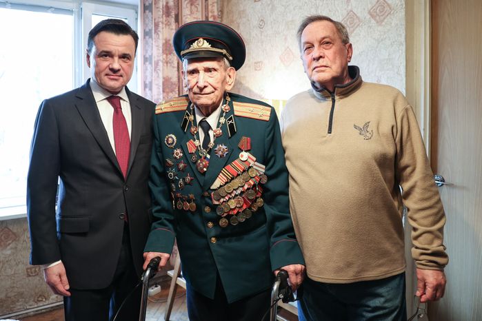Губернатор присвоил знание Почетного гражданина ветерану Великой Отечественной войны Александру Золотову