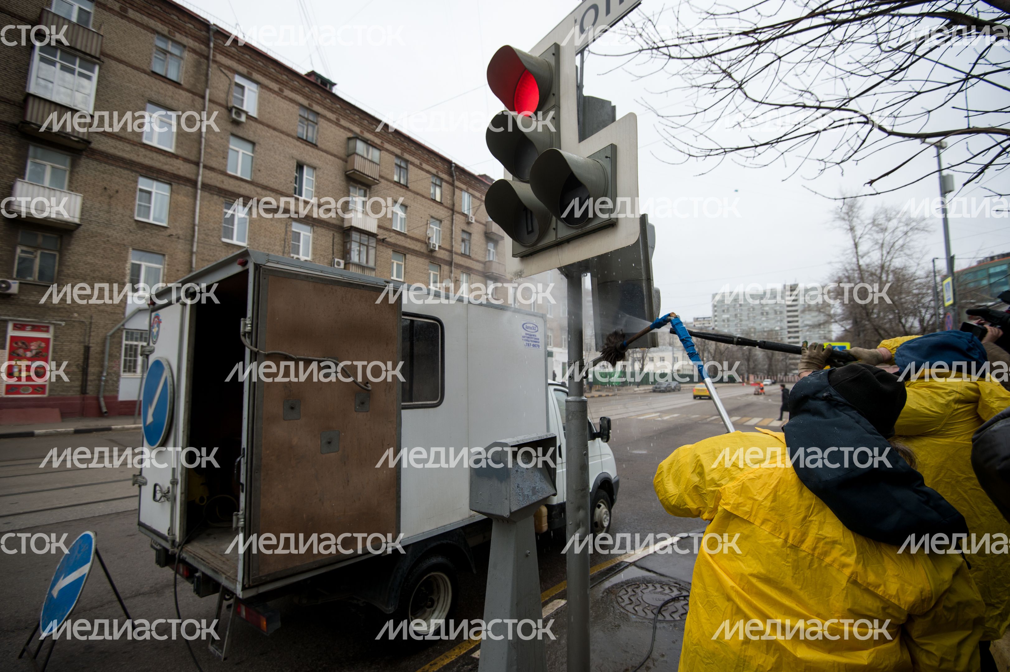 ЦОДД чистит светофоры в Москве