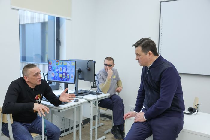 Андрей Воробьев навестил раненых бойцов в центре им. Мещерякова