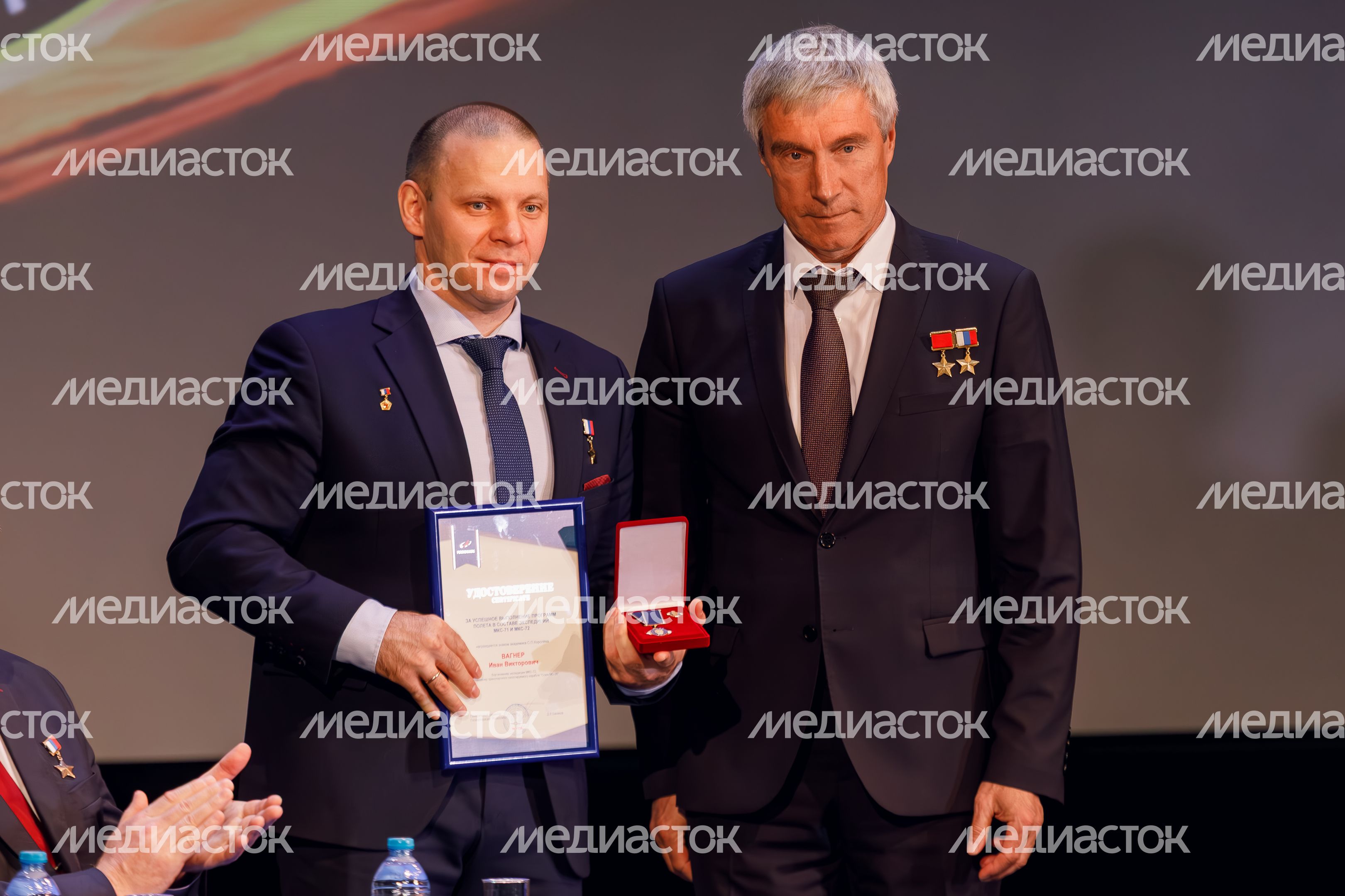 Космонавт Иван Вагнер получил медаль «Космос без границ» от Роскосмоса на торжественном собрании Космонавт Иван Вагнер получил медаль «Космос без границ» от Роскосмоса на торжественном собрании