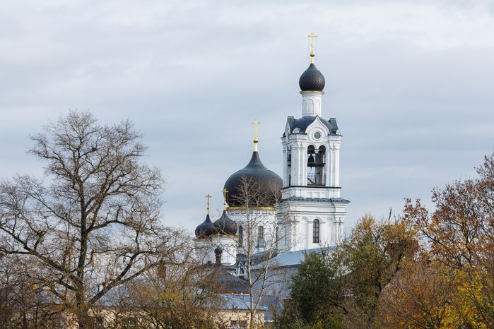 Церковь Тихвинской иконы Божией Матери в Ногинске осенью