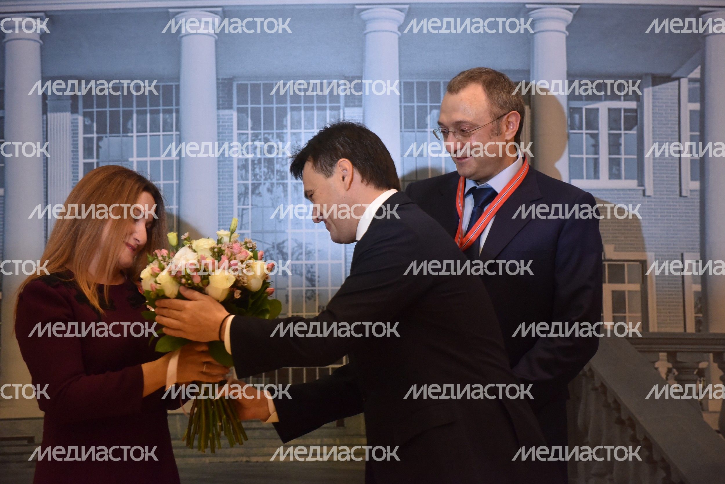 Губернатор вручил ордена за большой вклад в реконструкцию школы в Одинцовском районе