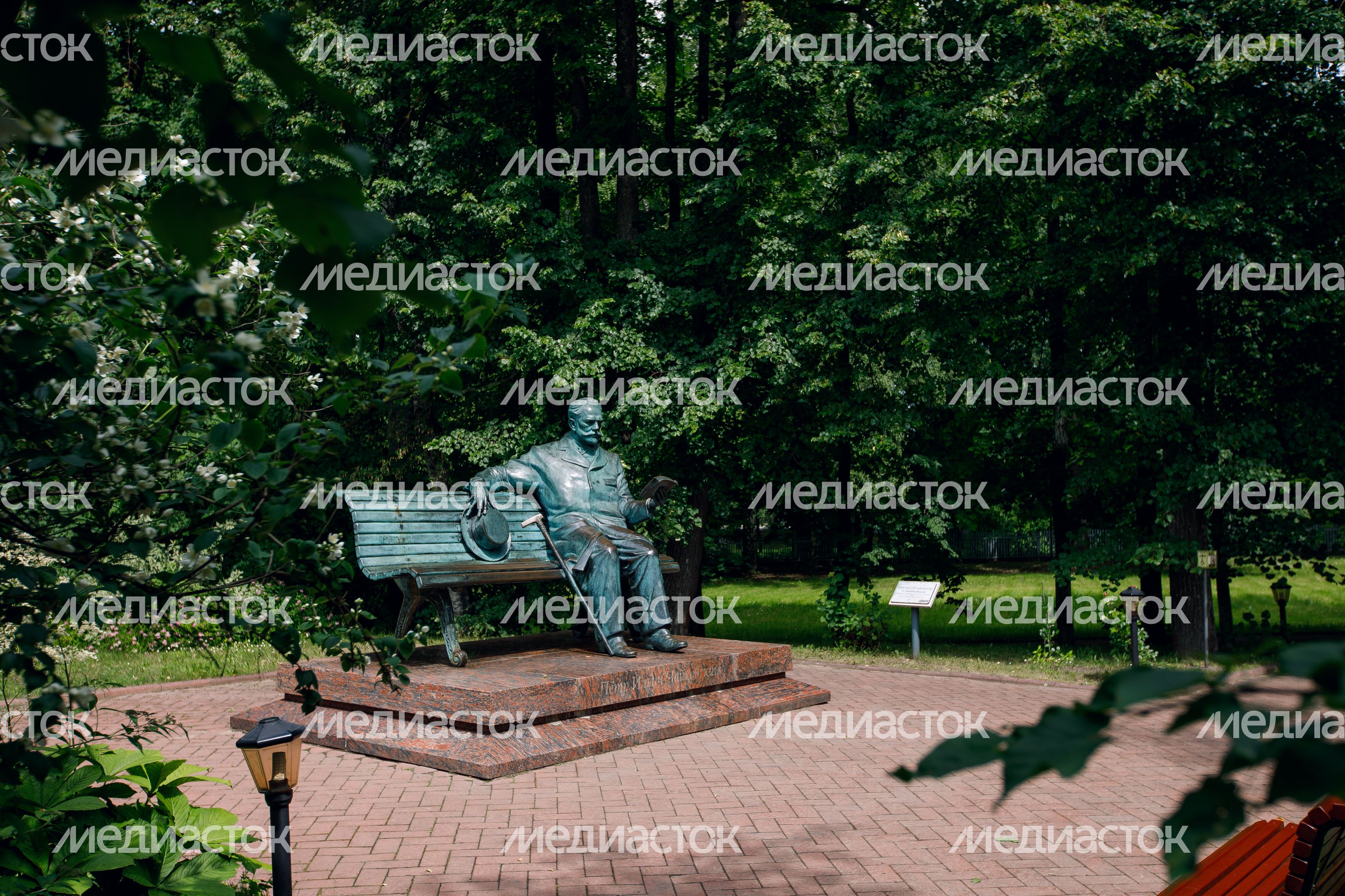 Памятники Чайковскому Памятники Чайковскому