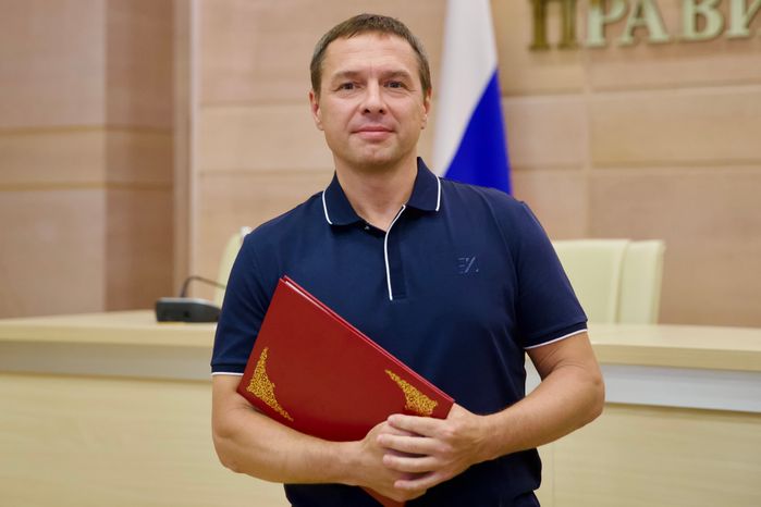 Подмосковным тренерам вручили сертификаты на покупку жилья по соципотеке