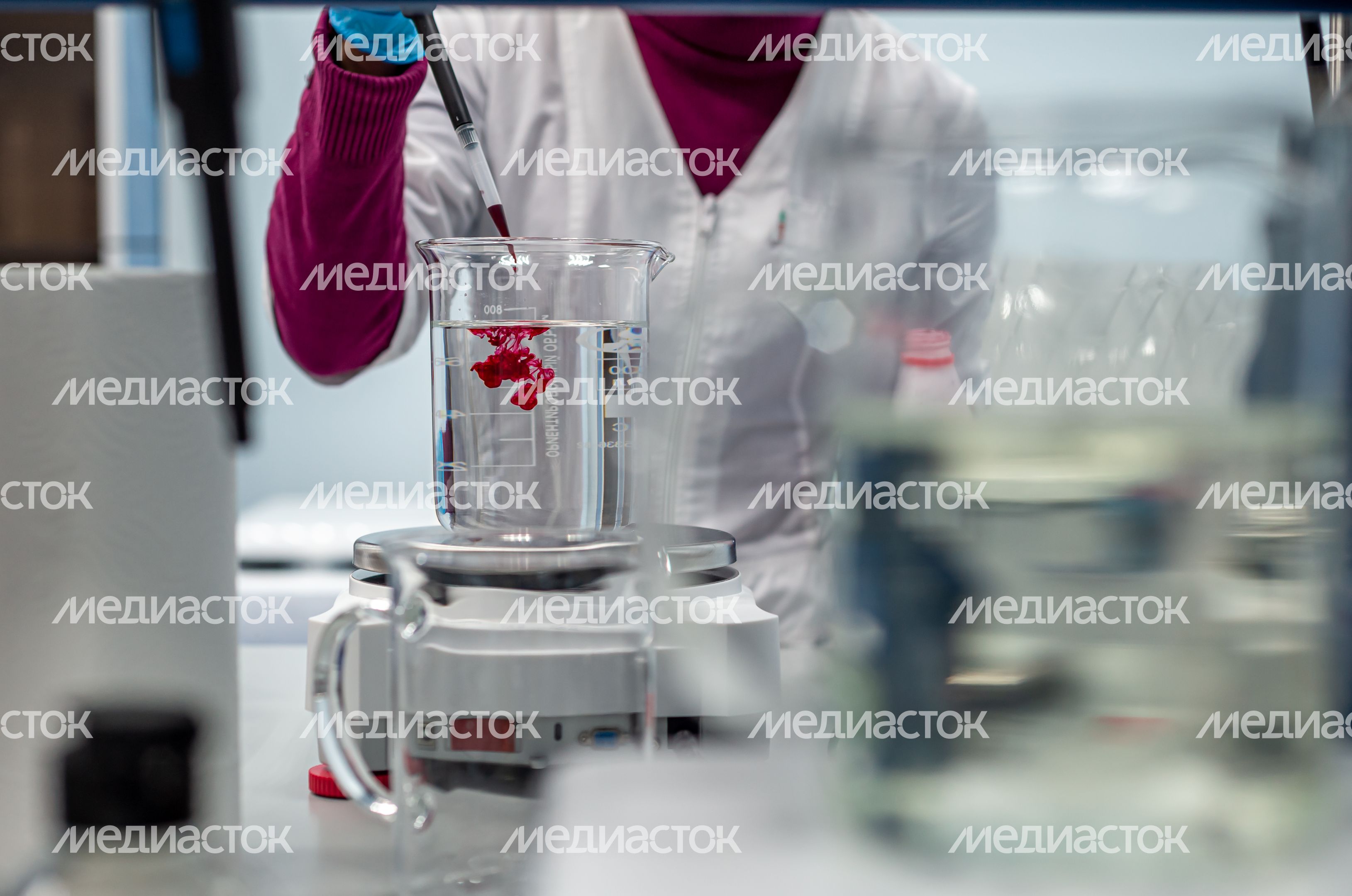 Процесс работы фабрики косметического бренда Mixit
