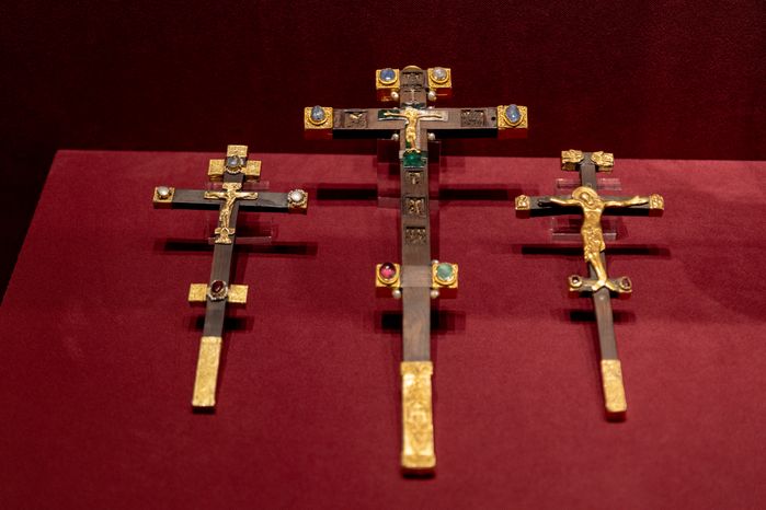 Ризница. Экспозиция Реликвия и сокровища Троице-Сергиева монастыря XI-XVII веков