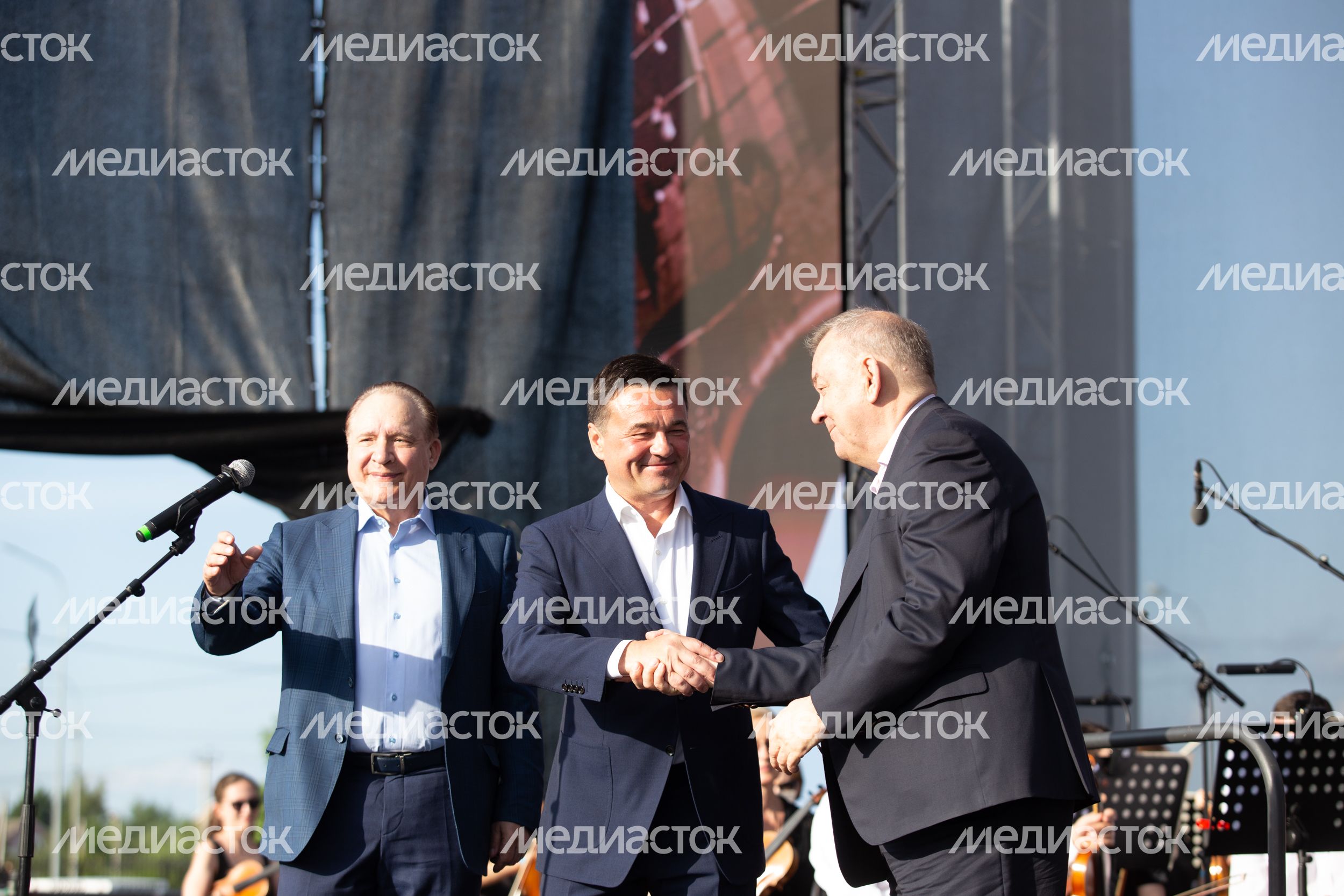 Встреча Губернатора Подмосковья с артистами на фестивале «Лето. Музыка. Музей» Встреча Губернатора Подмосковья с артистами на фестивале «Лето. Музыка. Музей»
