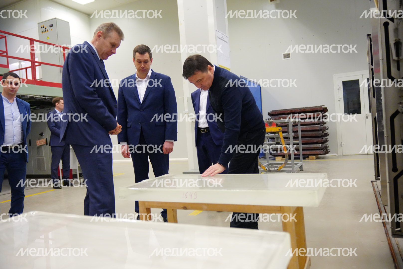 Посещение губернатором завода оптического стекла в Лыткарино