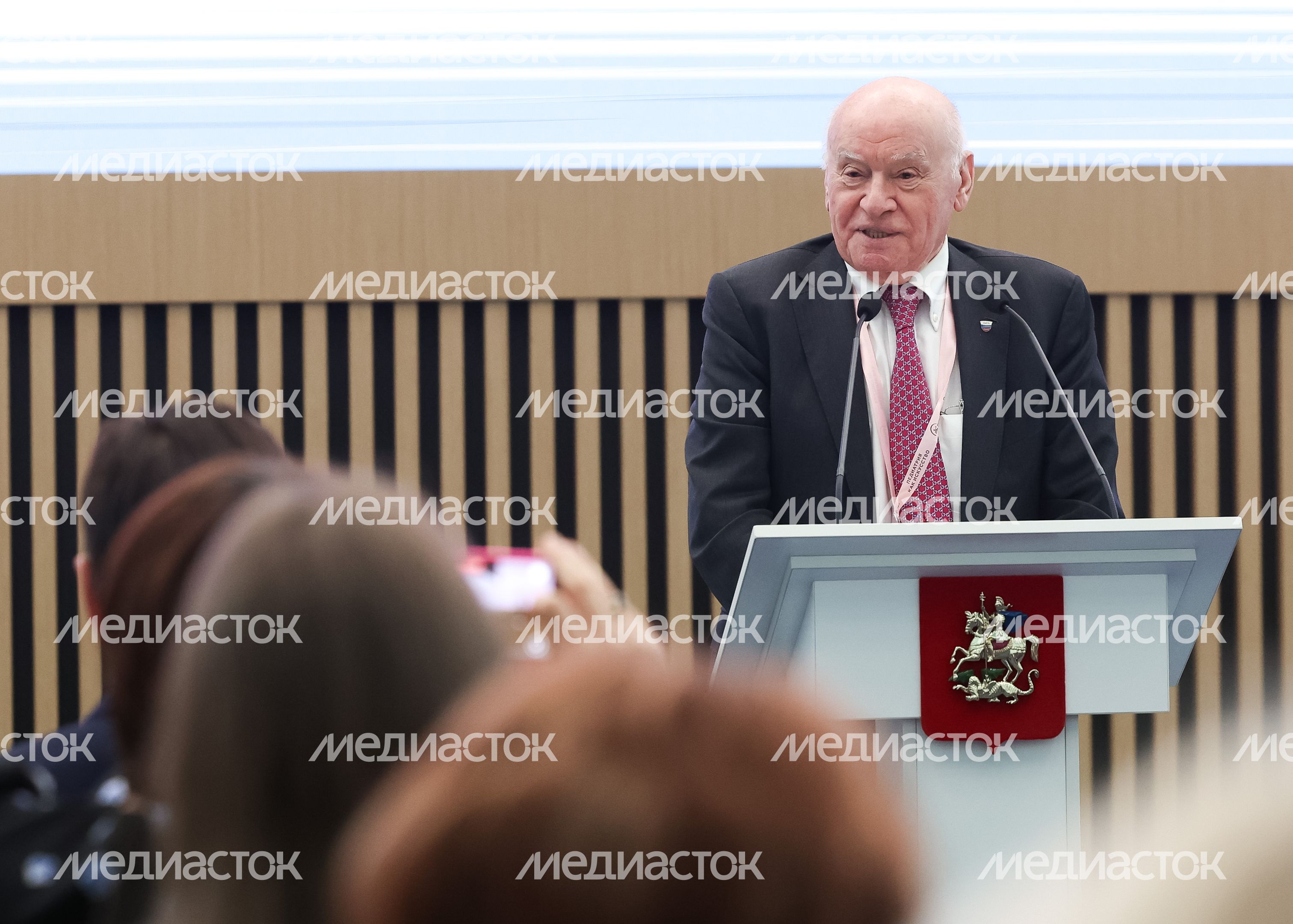 Лео Бокерия поприветствовал участников VI Cъезда детских врачей Московской области Лео Бокерия поприветствовал участников VI Cъезда детских врачей Московской области