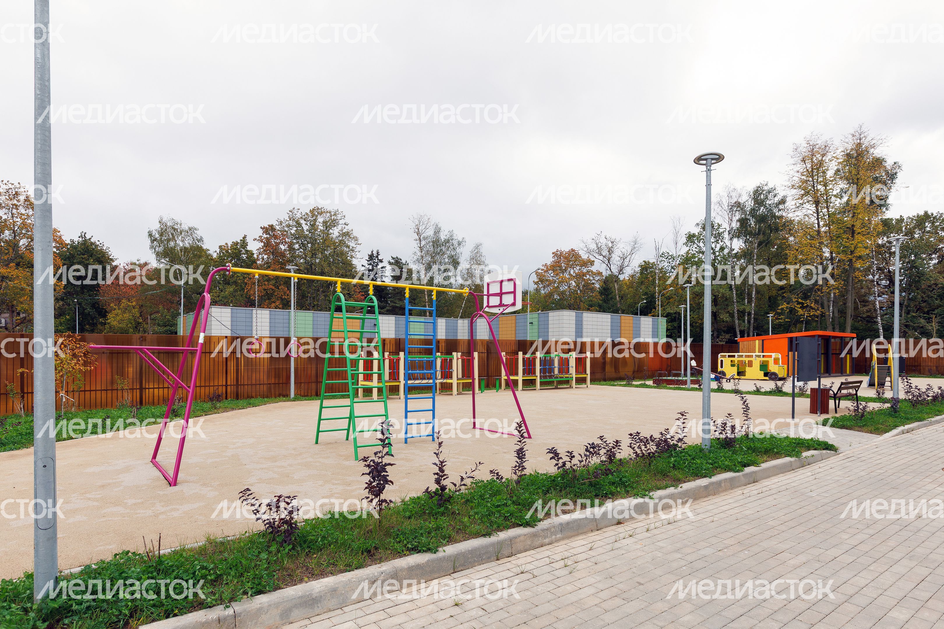 Игровая площадка в новом детском саду «Лесная сказка» в мкр. Болшево города Королев Игровая площадка в новом детском саду «Лесная сказка» в мкр. Болшево города Королев