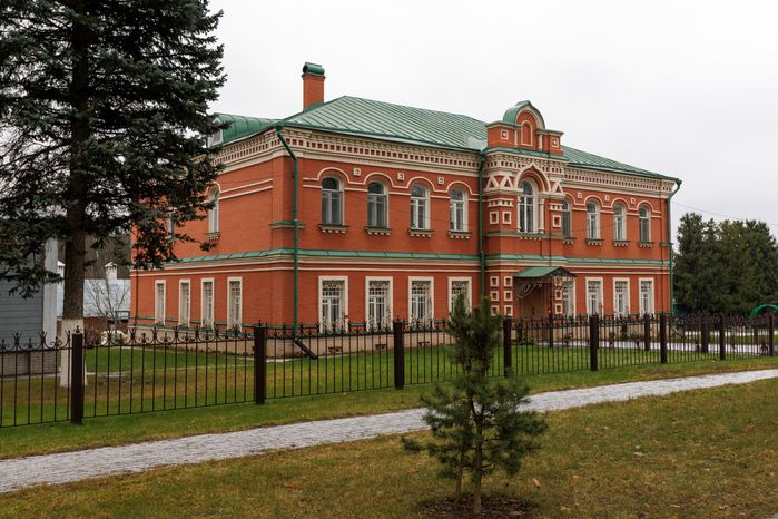 Гостиница для паломников у Покровского монастыря в Хотьково Сергиево-Посадского округа
